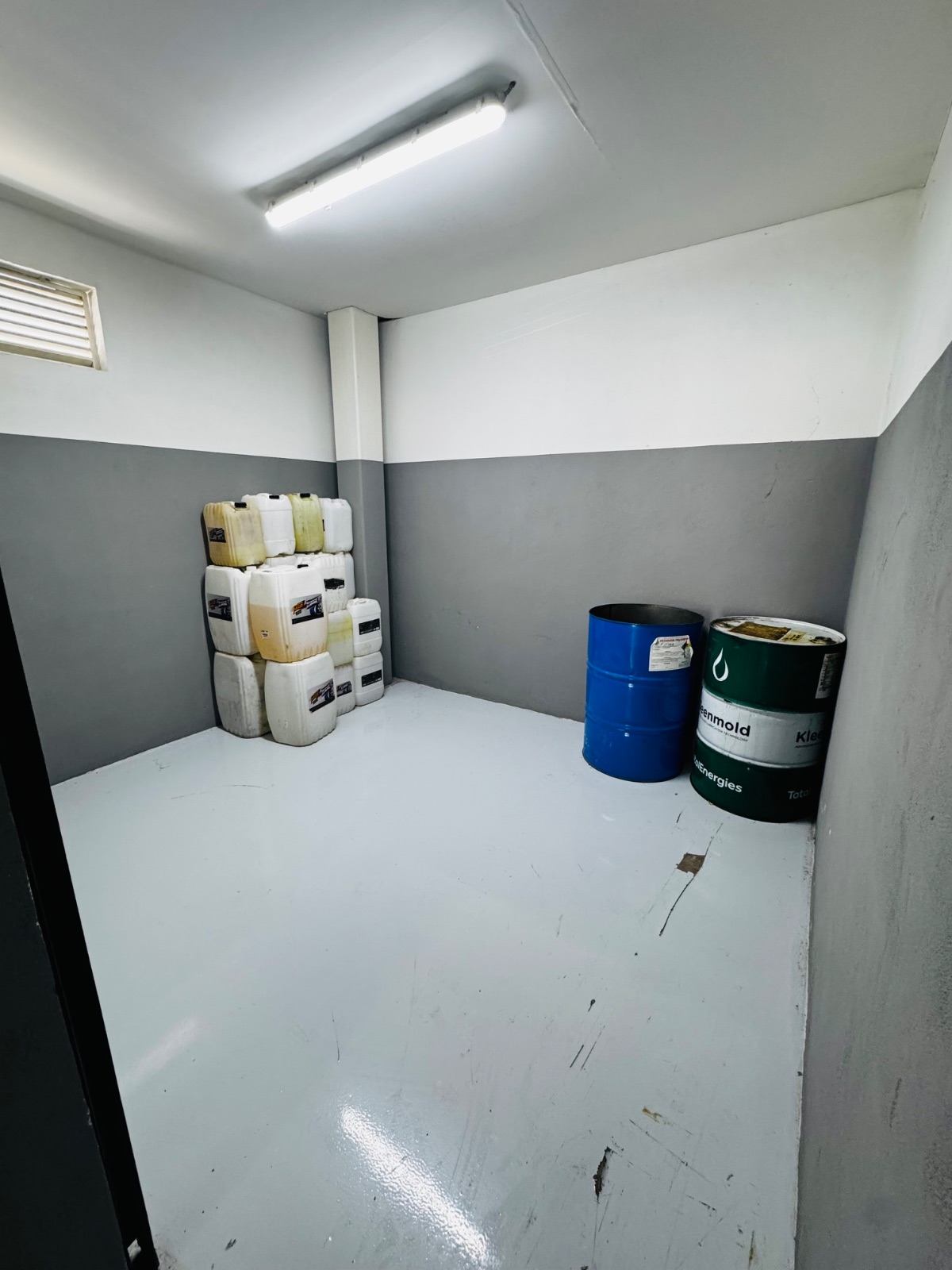 ATRP — Almacén Temporal Residuos Peligrosos (vista interior)